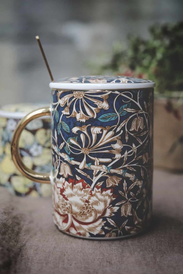 Krus m/Lokk Og Skje I Eske, Blå Blomster Mønstret