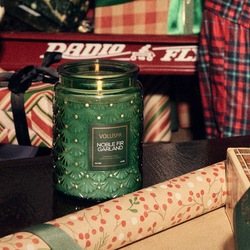 Duftlys - Noble Fir Garland 510g, 100t  - Voluspa